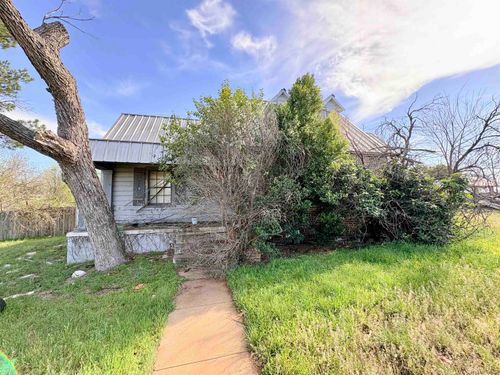 408 W Main St, Llano, TX, 78643-1938 | Card Image