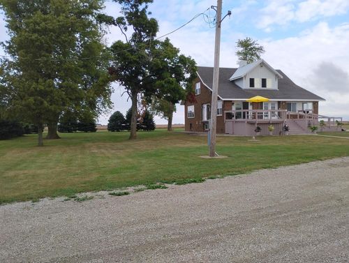 10788 N 1000 East Rd, Chenoa, IL, 61726-8911 | Card Image