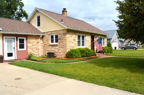 348 N Winsted St, Spring Green, WI, 53588-9483 | Card Image