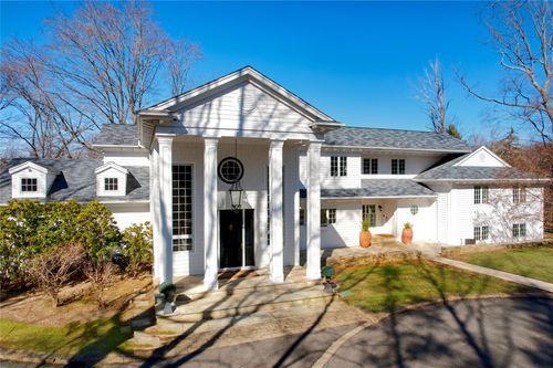 9 Knolls Ln, Manhasset, NY, 11030-1629 | Card Image