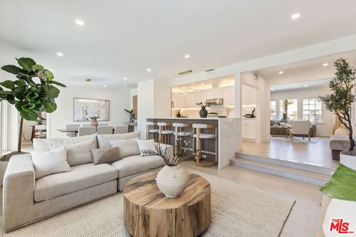 11344 Delano St, North Hollywood, CA, 91606-4222 | Card Image