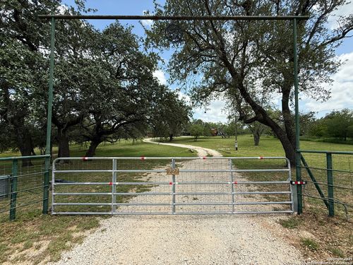 227 River Bluff Dr, Lytle, TX, 78052-3966 | Card Image