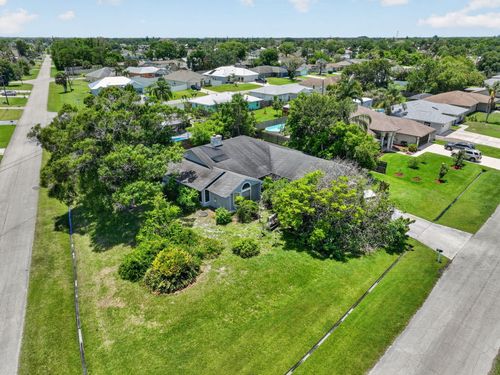 674 Se Starfish Ave, Port St. Lucie, FL, 34983-4661 | Card Image