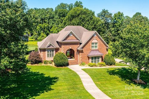1083 Fox Chase Dr, Newton, NC, 28658-8599 | Card Image