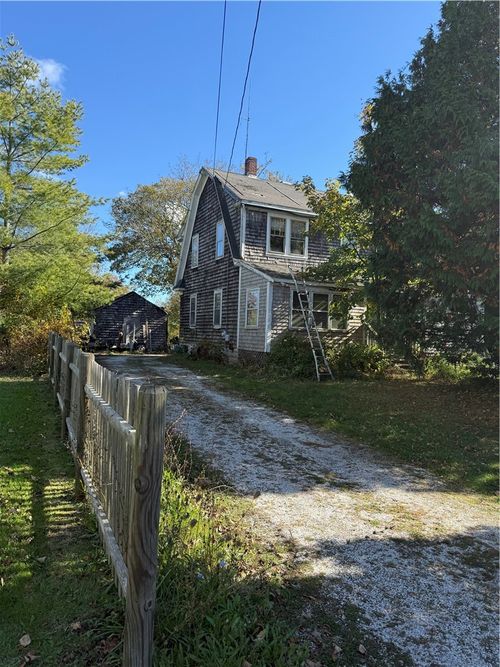 536 W Main Rd, Little Compton, RI, 02837-1122 | Card Image