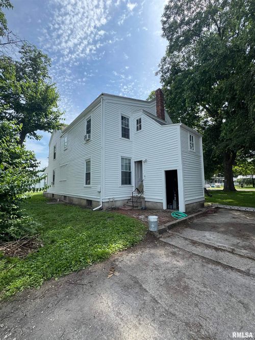203 E Jefferson St, Rushville, IL, 62681-1197 | Card Image