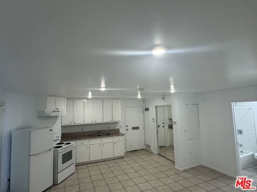 100-428 S Grand View Street, Los Angeles, CA, 90057 | Card Image