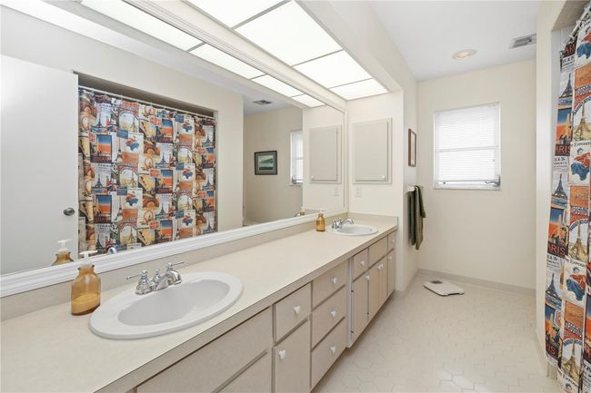 Guest Bathroom | Image 23
