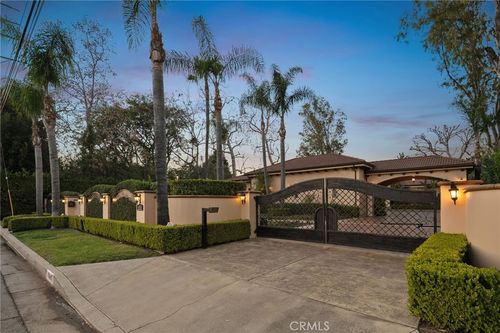 13845 Magnolia Blvd, Sherman Oaks, CA, 91423-1201 | Card Image