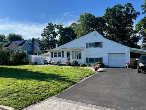 16 Briaroot Drive, Smithtown, NY, 11787 | Card Image