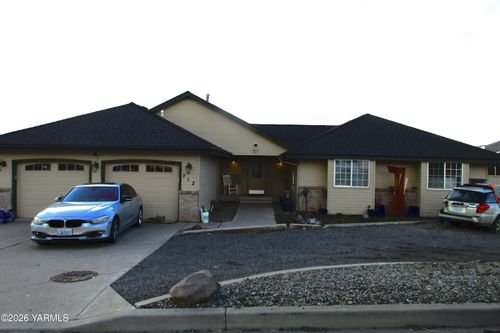 712 N 57th St, Yakima, WA, 98901 | Card Image
