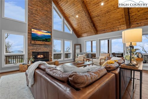 94 Silver Fox Rdg, Beech Mountain, NC, 28604-6660 | Card Image