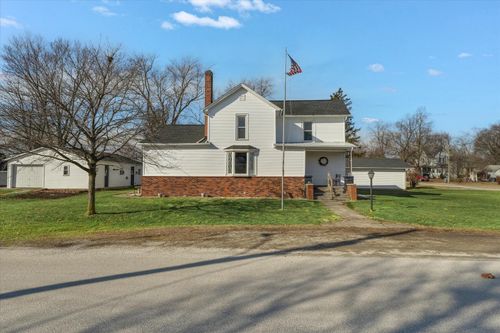 202 W Center St, Bellflower, IL, 61724-1074 | Card Image