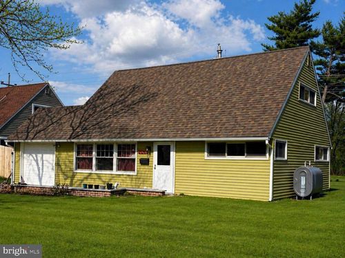 204 Kenwood Dr S, LEVITTOWN, PA, 19055-2428 | Card Image