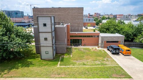 33 Ne 7th St, Oklahoma City, OK, 73104-1805 | Card Image