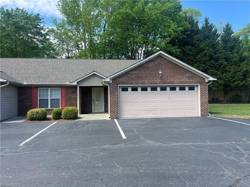 405 Pinefield Place, Thomasville, NC, 27360 | Card Image