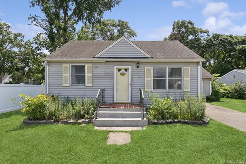 8 Beecher Ave, East Islip, NY, 11730-1202 | Card Image