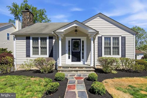 908 Summit Ave, SCHWENKSVILLE, PA, 19473-1307 | Card Image
