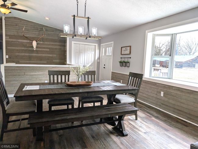 Dining space with bay window | Image 14