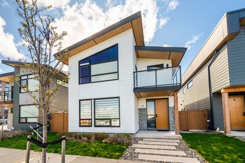 4762 Spruce Way, Tsawwassen, BC, V4M0A8 | Card Image