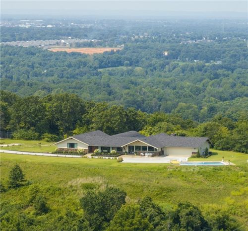 5292 N Graham Rd, Springdale, AR, 72762-8249 | Card Image