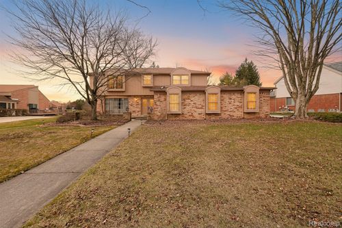 29801 Deer Run, Farmington Hills, MI, 48331-1981 | Card Image