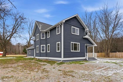 2797 N West River Rd, Sanford, MI, 48657-9458 | Card Image