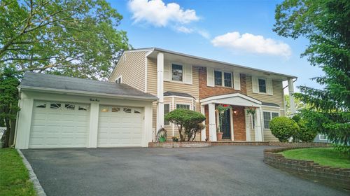 39 Sandpiper Ln, Coram, NY, 11727-1235 | Card Image