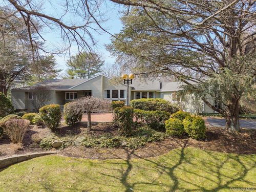 8 Astro Pl, Dix Hills, NY, 11746-5729 | Card Image