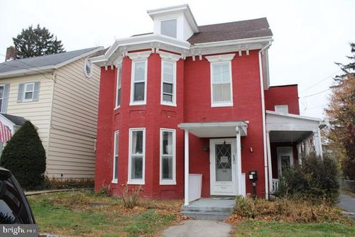130 S Broad St, WAYNESBORO, PA, 17268-1613 | Card Image