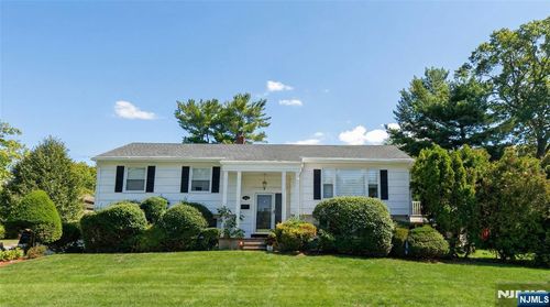 346 Alan Dr, Paramus, NJ, 07652-3404 | Card Image