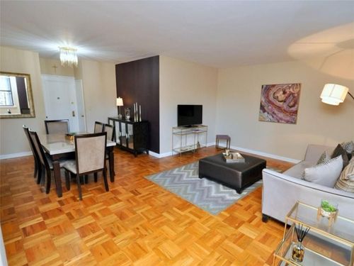 te-142 Garth Rd, Scarsdale, NY, 10583-3755 | Card Image