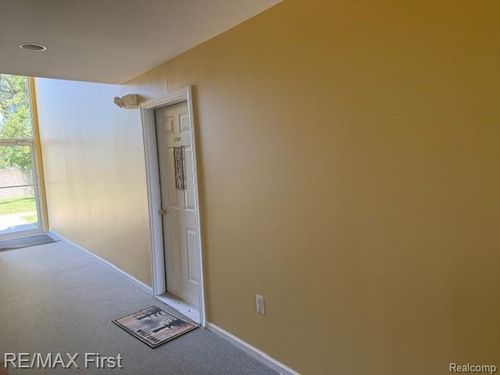 43245 Cape Dr, Sterling Heights, MI, 48313-2334 | Card Image