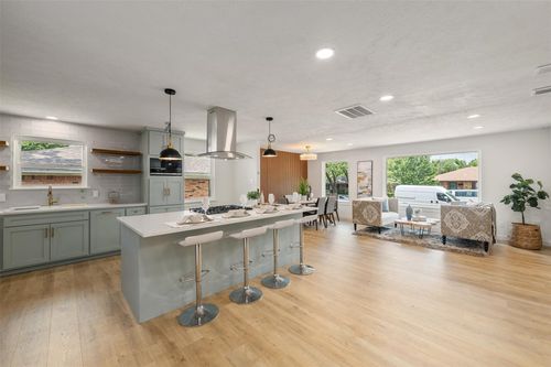 5706 Hillcroft St, Dallas, TX, 75227-1537 | Card Image