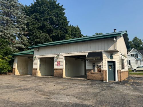 202 E Michigan Ave, Clinton, MI, 49236-9782 | Card Image