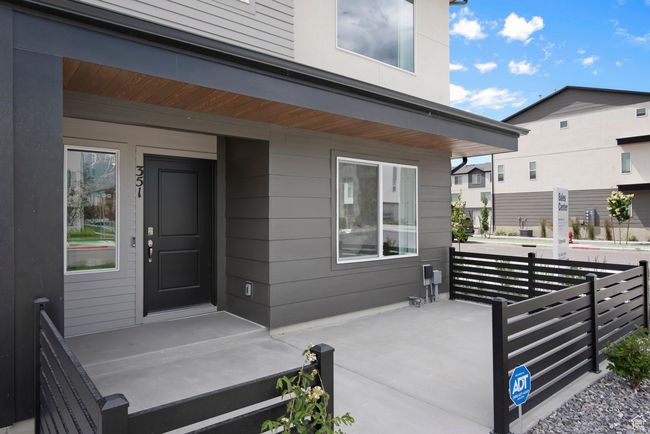 Property entrance featuring covered porch | Image 18