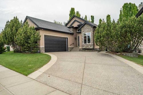 123 Valley Creek Rd Nw, Calgary, AB, T3B5W7 | Card Image