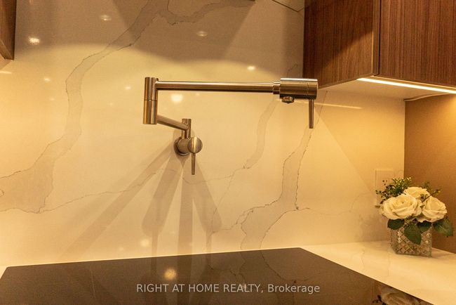 608 - 447 Walmer Rd, Condo with 3 bedrooms, 4 bathrooms and 2 parking in York ON | Image 13