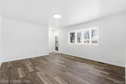 9223 Roosevelt St, Taylor, MI, 48180-3658 | Card Image