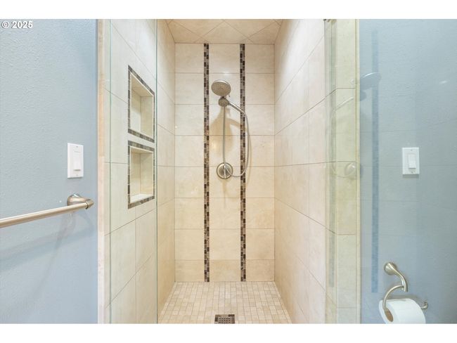 17810 Sarah Hill Ln, House other with 4 bedrooms, 3 bathrooms and 2 parking in Lake Oswego OR | Image 25