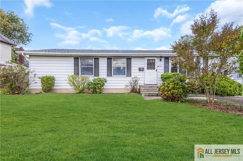 27 Railroad Ave, Helmetta, NJ, 08828-1024 | Card Image