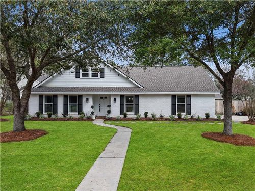1012 W 11th Ave, Covington, LA, 70433-1822 | Card Image