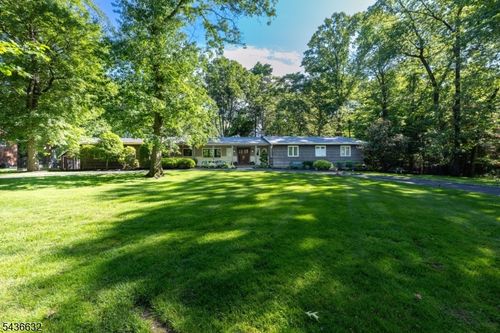 15 Heritage Ln, Scotch Plains, NJ, 07076-2413 | Card Image