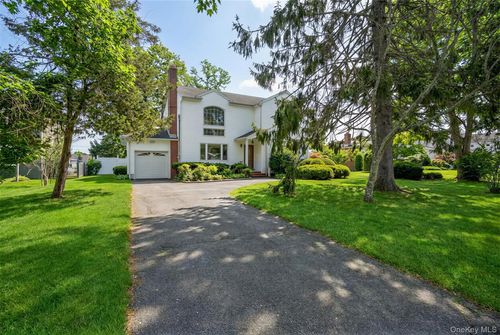 53 Hewitt Blvd, Center Moriches, NY, 11934-2805 | Card Image