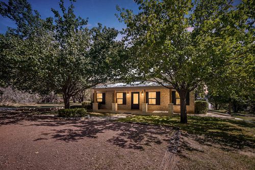 146 Hillside Dr, Fredericksburg, TX, 78624-3687 | Card Image