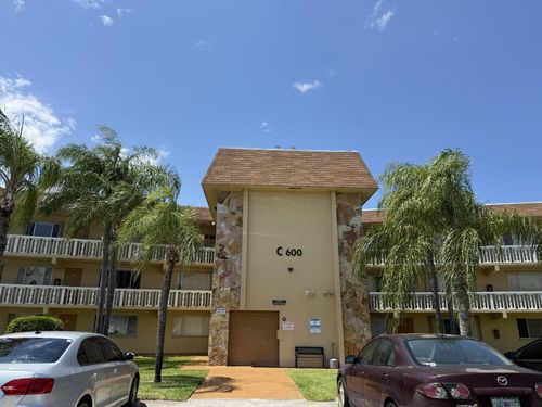 121-600 Village Green Ct, Palm Springs, FL, 33461-1496 | Card Image