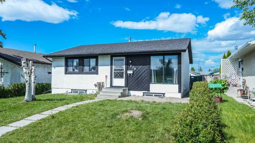 379 Maitland Cres Ne, Calgary, AB, T2A5T6 | Card Image