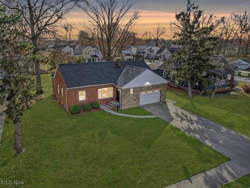 30704 Willowick Dr, Willowick, OH, 44095-3749 | Card Image