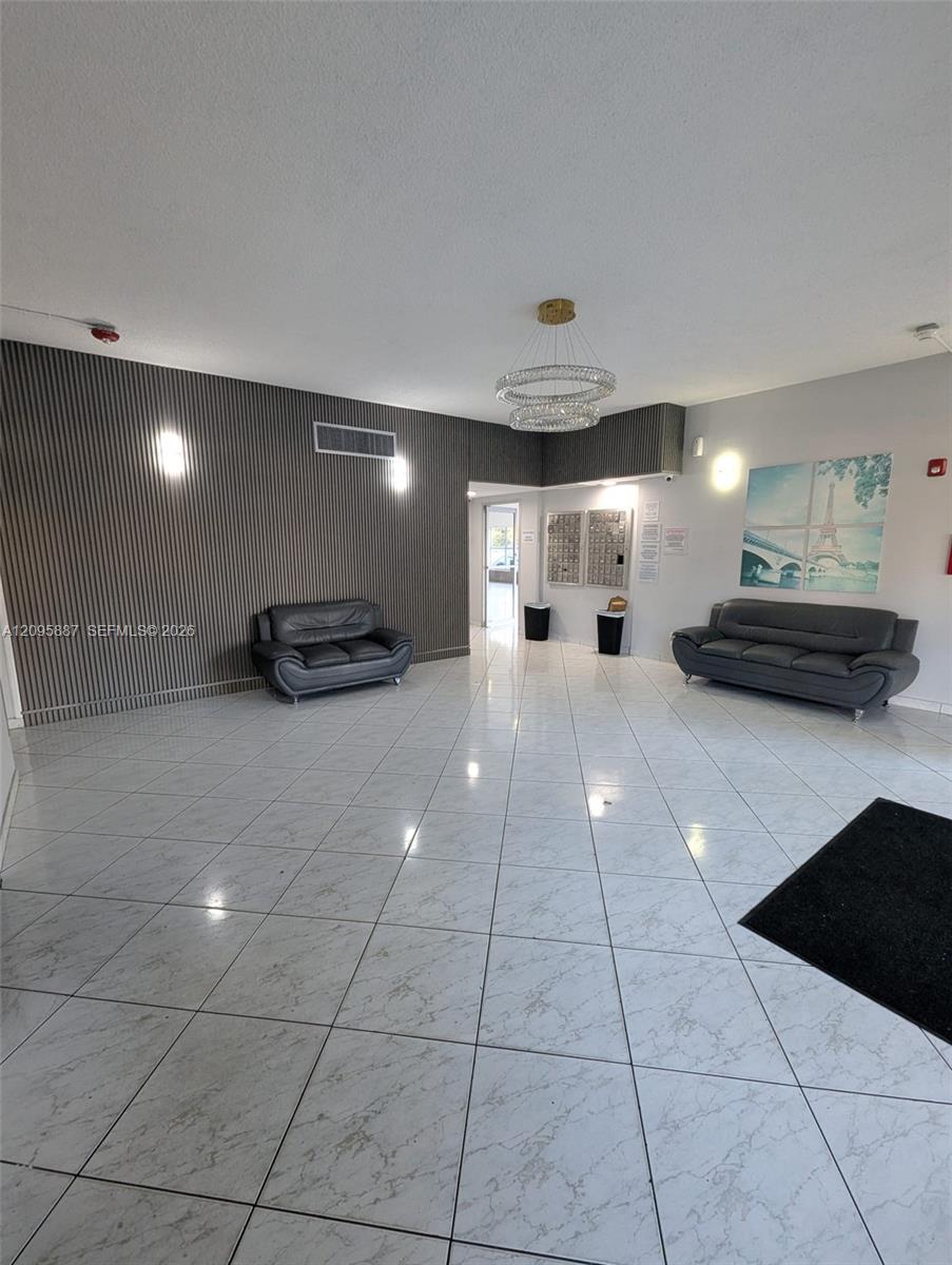 Residential Lease in North Miami Beach