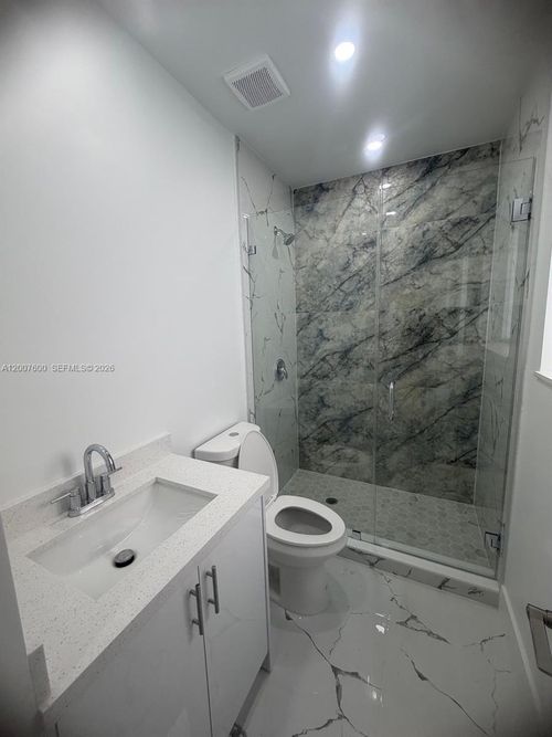 1-2431 Nw 23rd St, Miami, FL, 33142 | Card Image